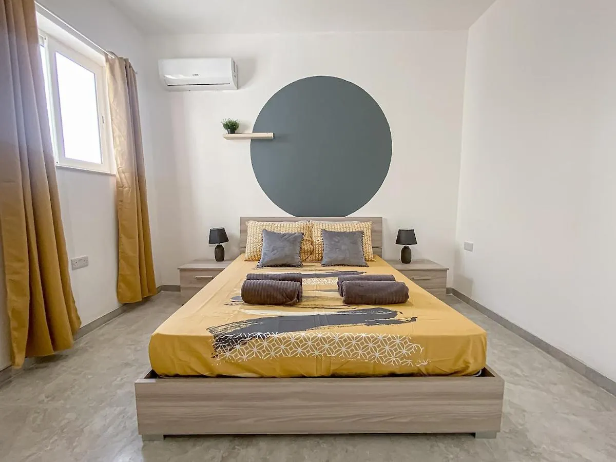 Large Studio Penthouse With 2 Terraces - By Solea Holiday Homes Apartament
