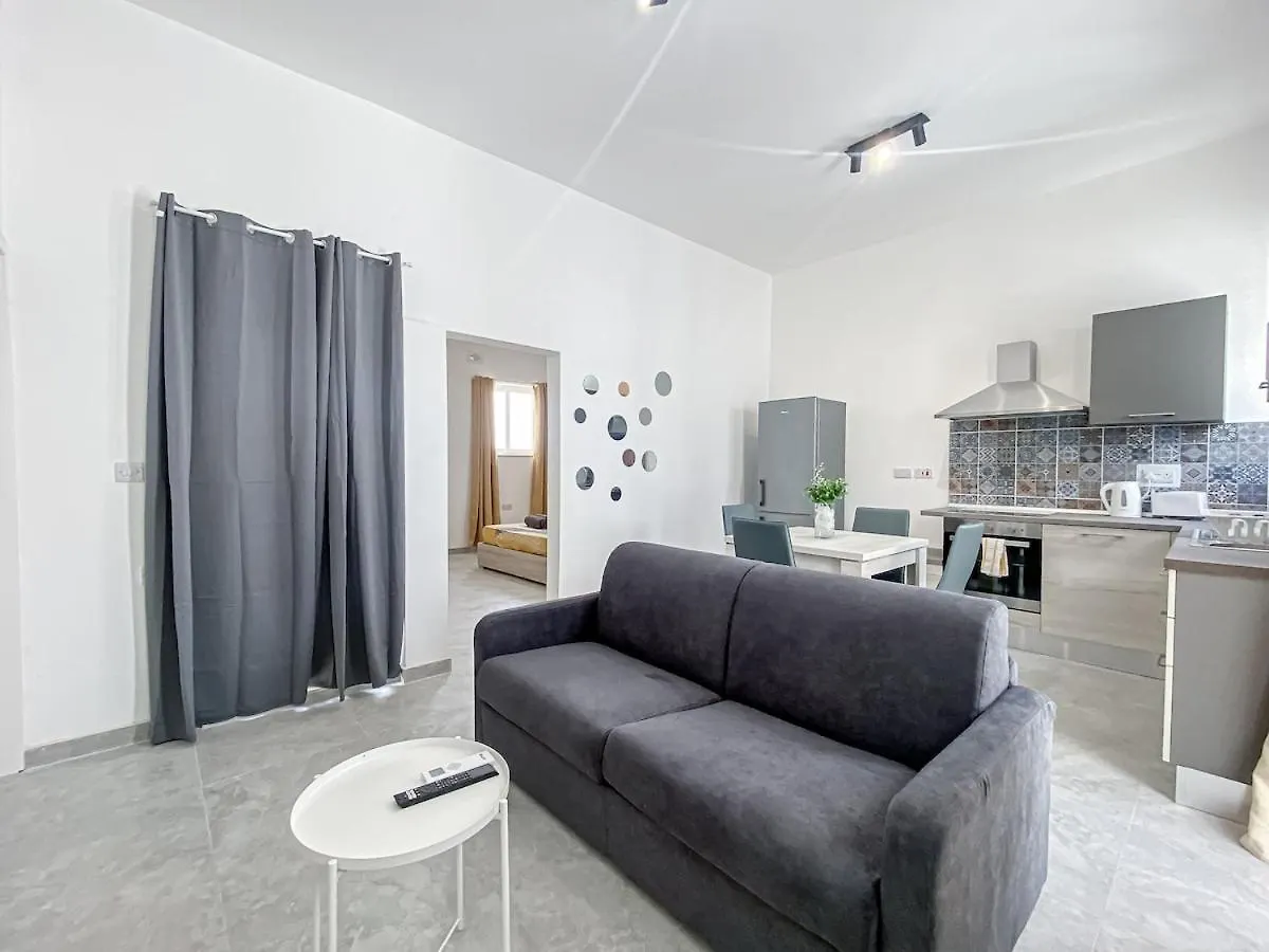 Large Studio Penthouse With 2 Terraces - By Solea Holiday Homes Apartament